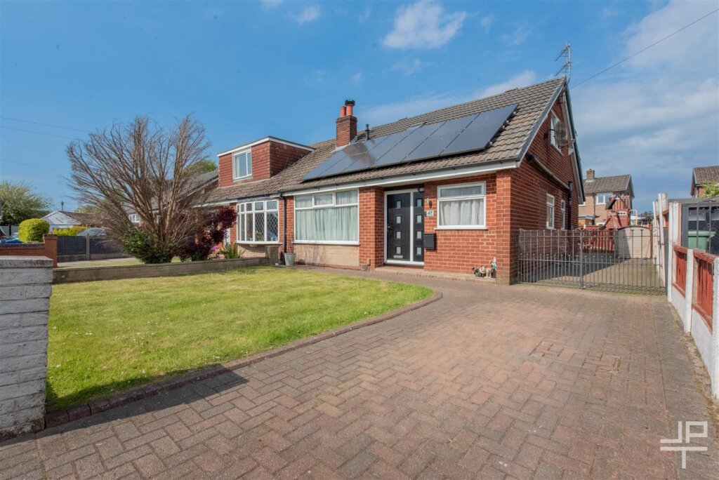 Kenilworth Road, Lowton, Warrington, WA3 2AZ