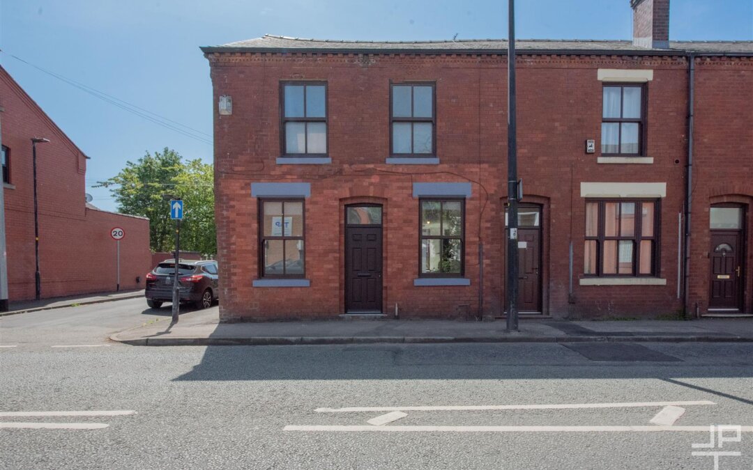 Firs Lane, Leigh, WN7 4SU