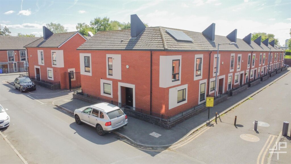 Field Street, Salford, Manchester, M6 5EY