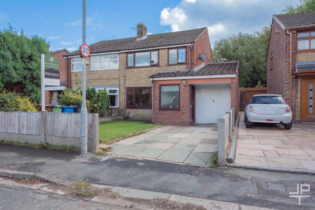 Lawson Avenue, Leigh, WN7 5NP