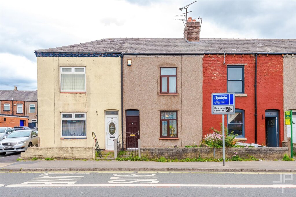 Leigh Road, Leigh, WN7 1SL