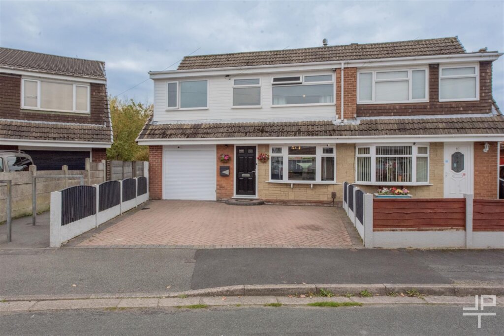 Telford Crescent, Leigh, WN7 5LZ