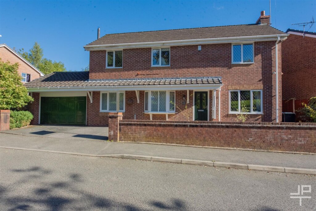 Blacksmiths Fold, Atherton, Manchester, M46 9DB