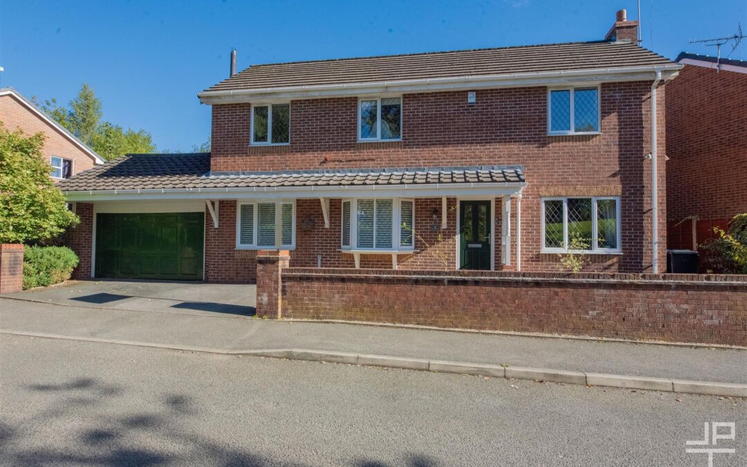 Blacksmiths Fold, Atherton, Manchester, M46 9DB