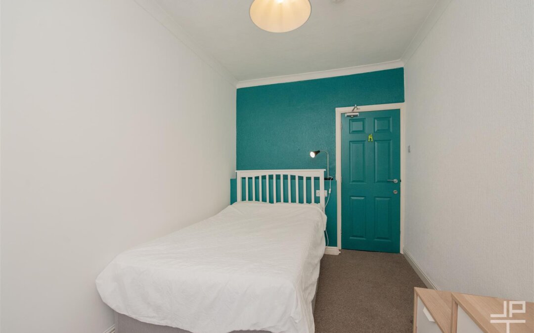 Room 2, Atherton, Manchester