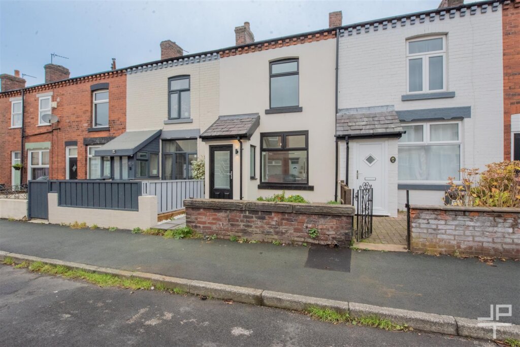 Catherine Street East, Horwich, Bolton, BL6 7JZ