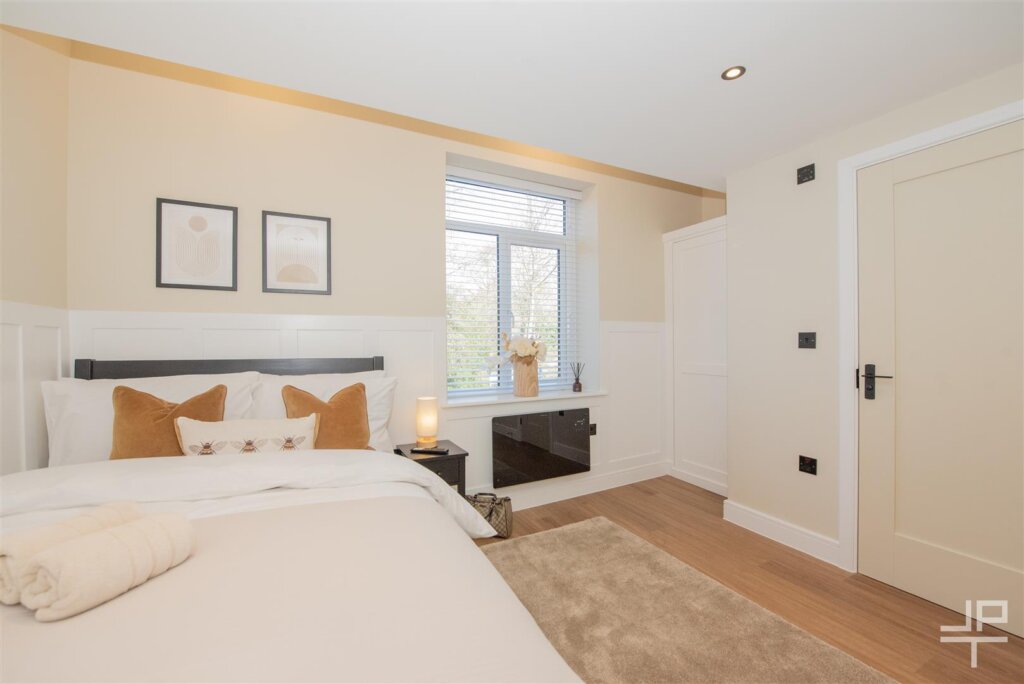 Rochdale Old Road, Bury, BL9 7LR