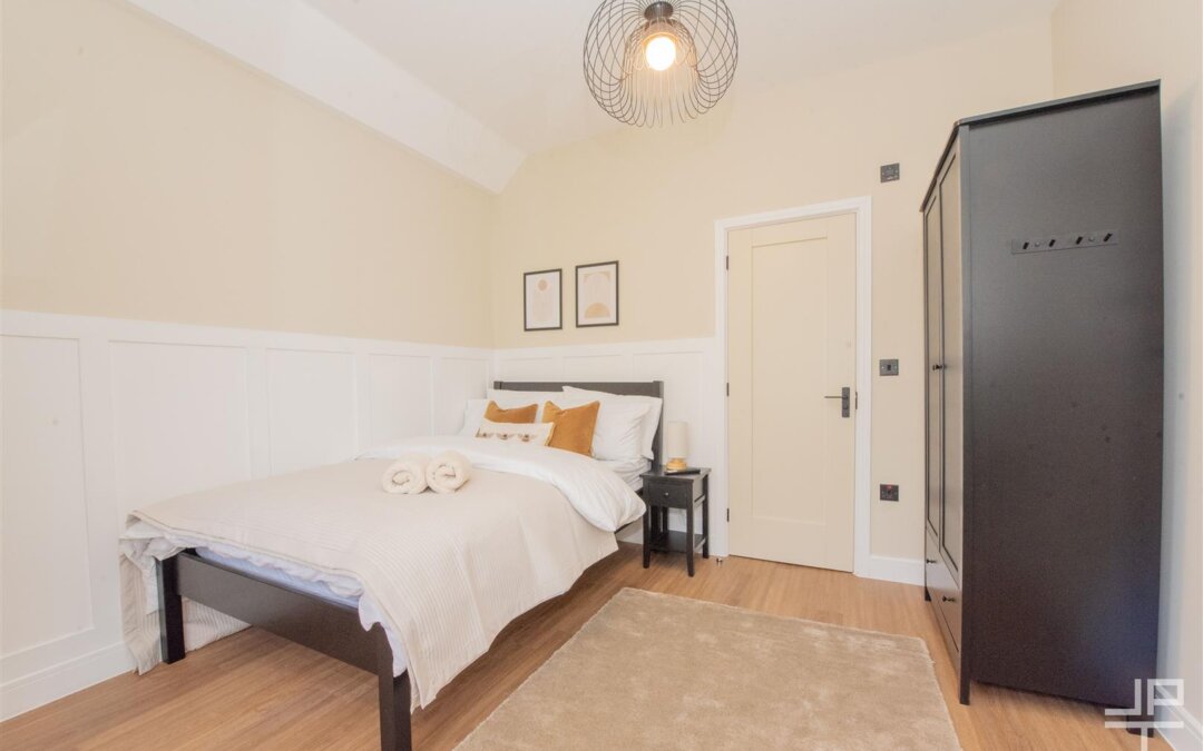 Rochdale Old Road, Bury, BL9 7LR