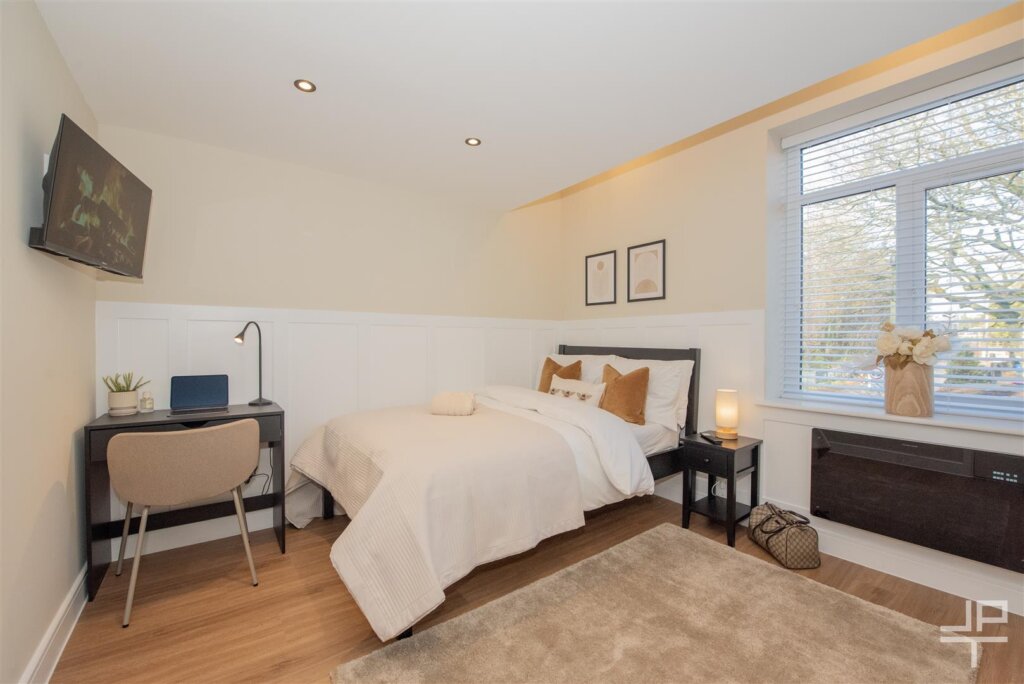 Rochdale Old Road, Bury, BL9 7LR