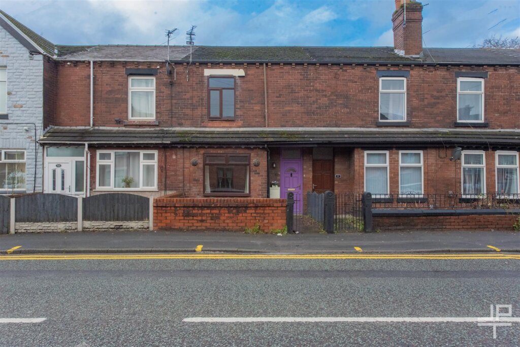 Warrington Road, Abram, Wigan, WN2 5QF