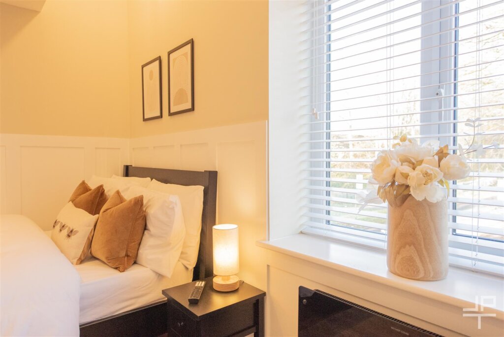 Rochdale Old Road, Bury, BL9 7LR