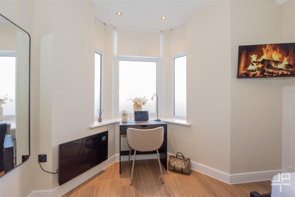 Rochdale Old Road, Bury, BL9 7LR