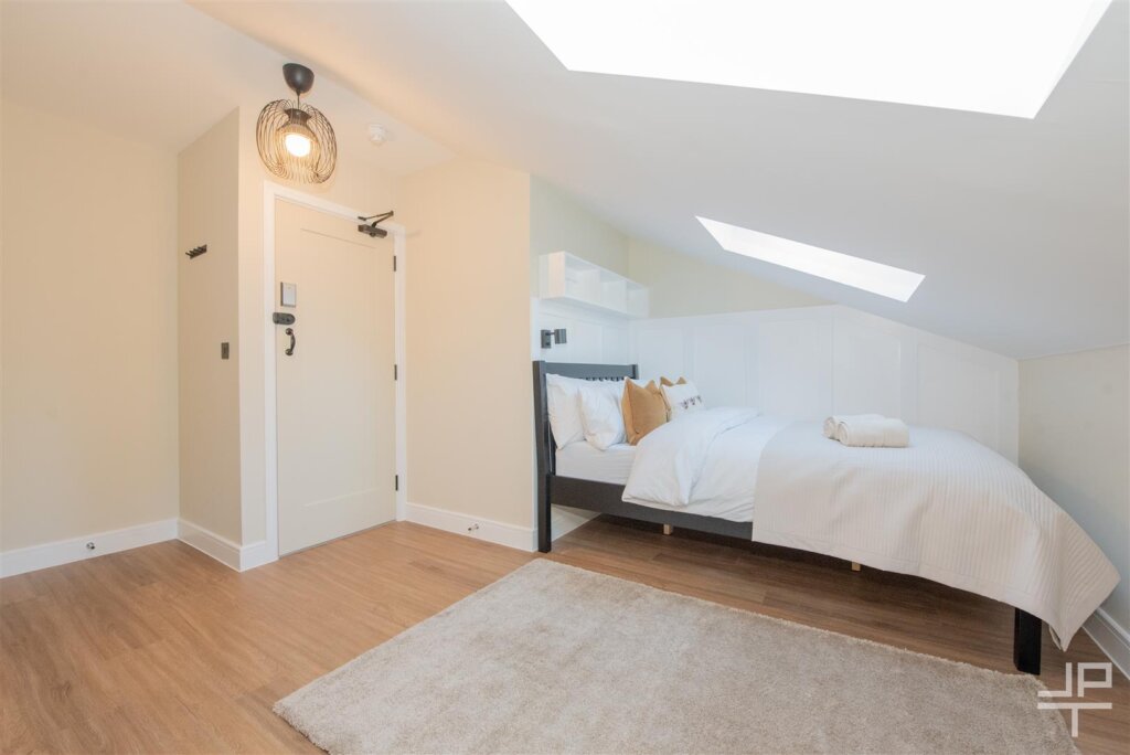 Rochdale Old Road, Bury, BL9 7LR