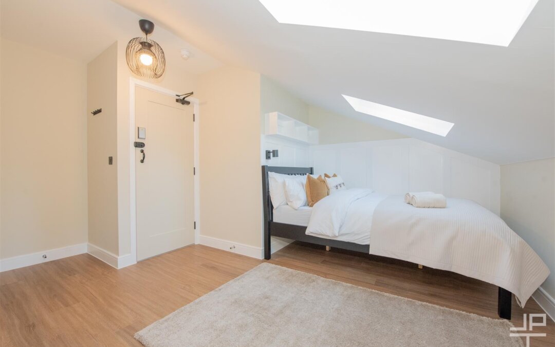 Rochdale Old Road, Bury, BL9 7LR