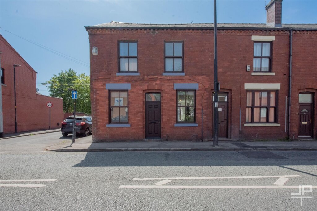 Firs Lane, Leigh, WN7 4SU