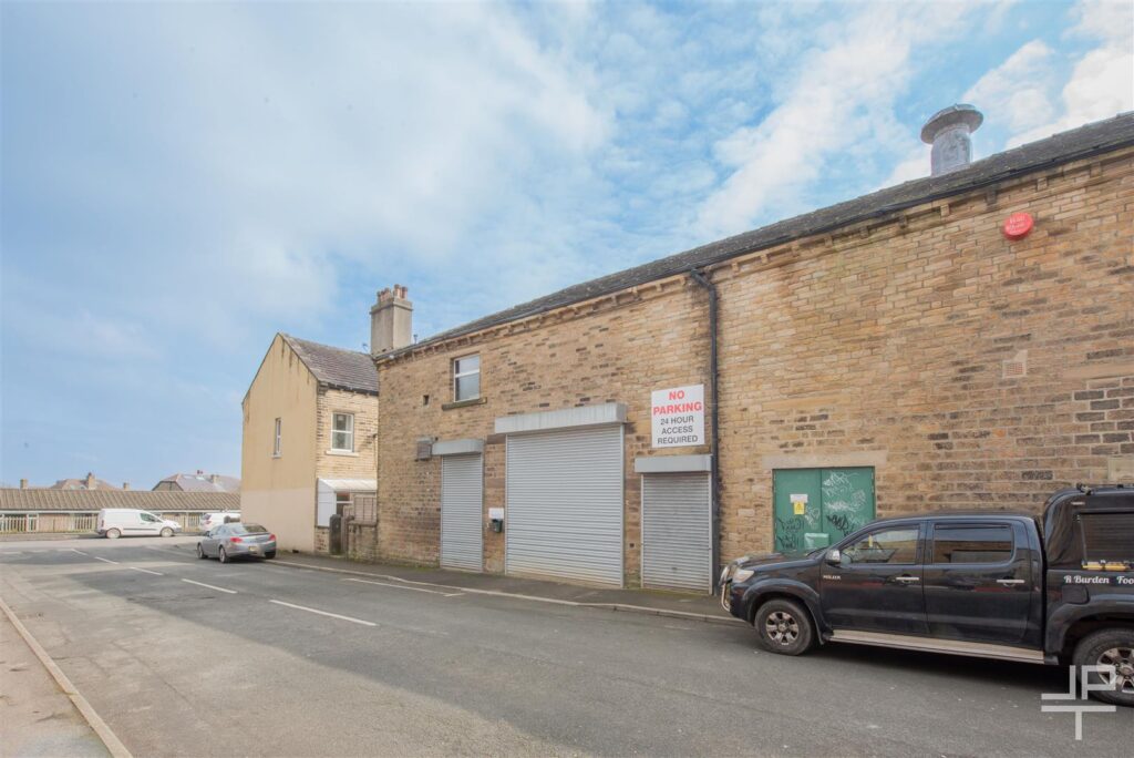 Ruth Street, Newsome, Huddersfield, HD4 6JF