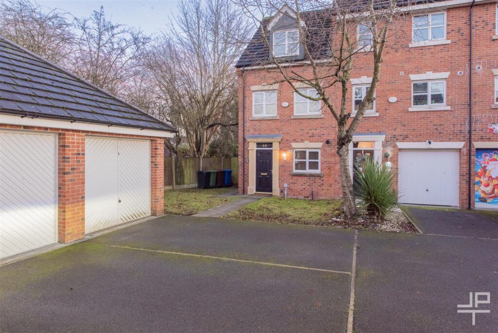 Gadfield Grove, Atherton, Manchester, M46 0SJ
