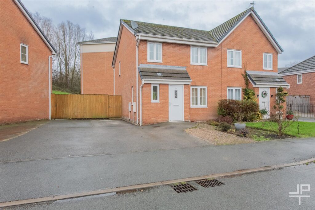 Ledgard Avenue, Leigh, WN7 4BG