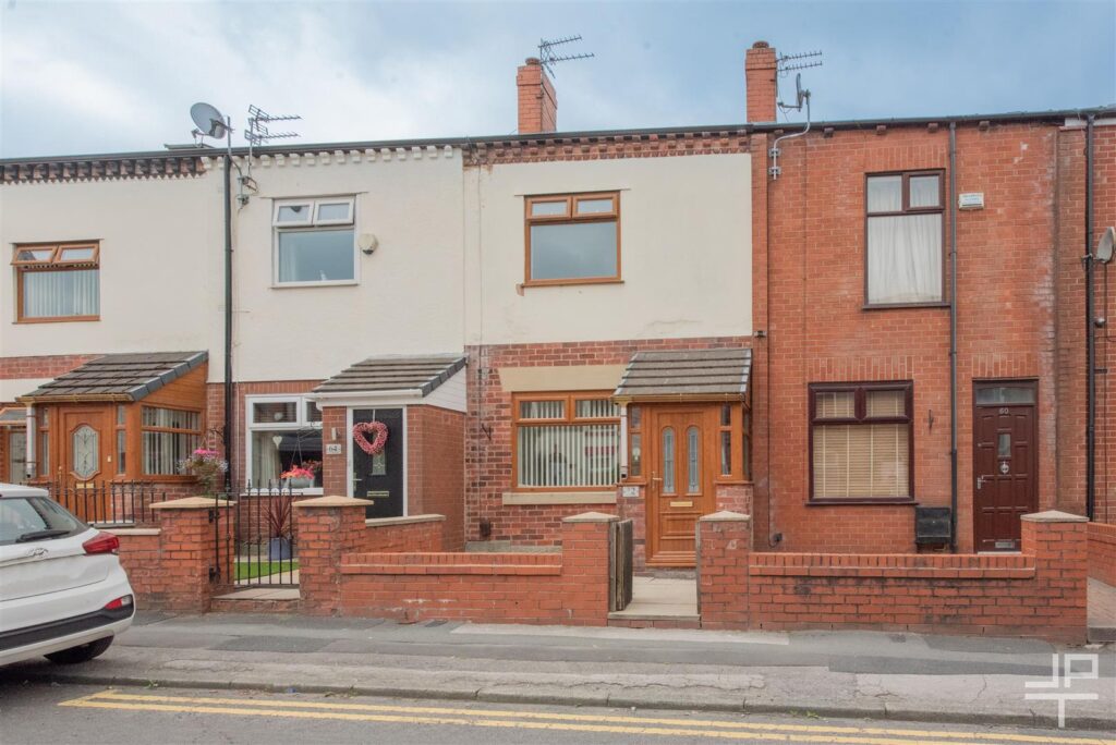 Morris Green Lane, Bolton, Manchester, BL3 3LS