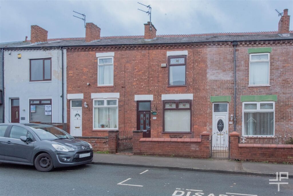 Leigh Road, Atherton, Manchester, M46 0NA
