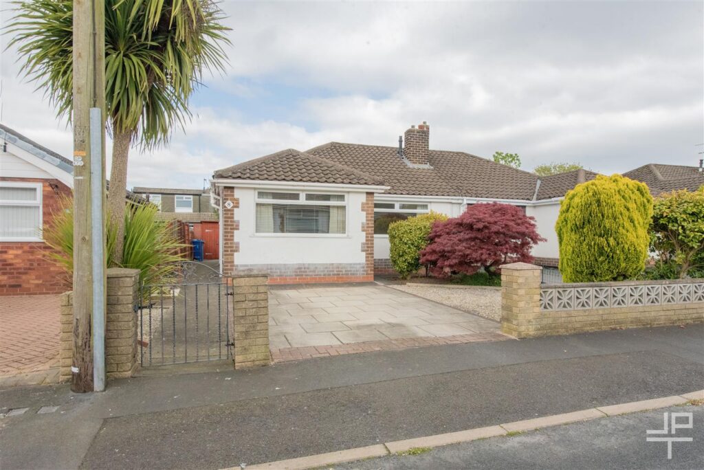 Chestnut Grove, Hindley Green, Wigan, WN2 4QJ