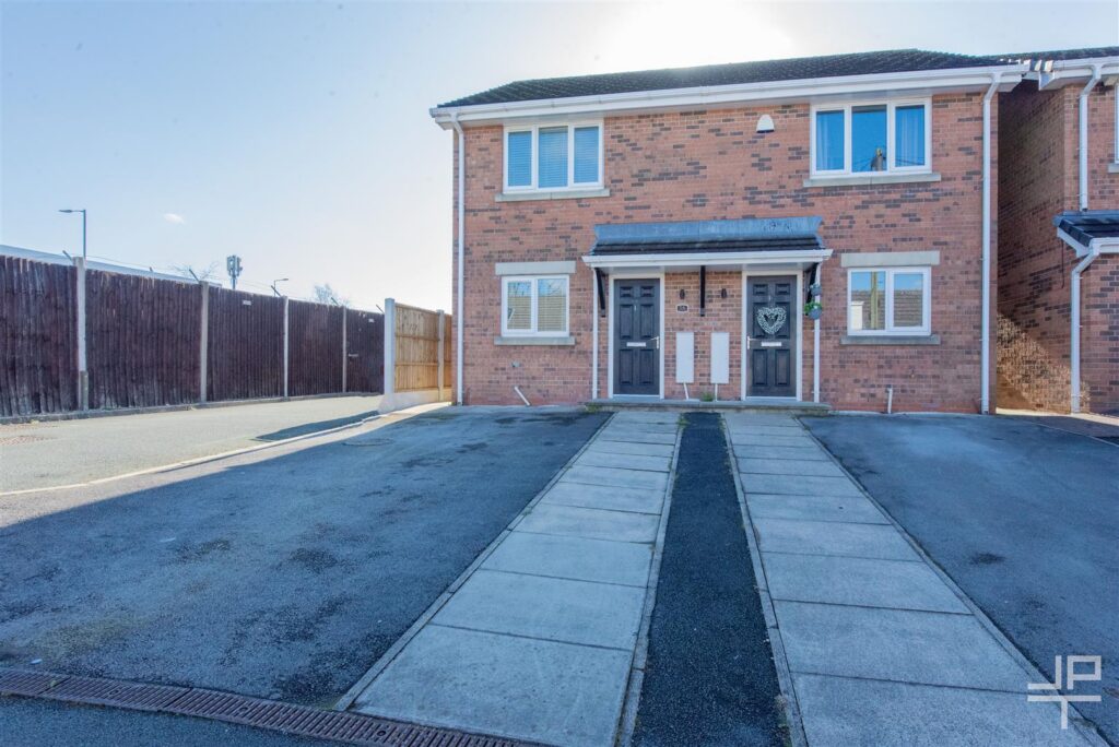Lincroft Road, Hindley Green, Wigan, WN2 4PS