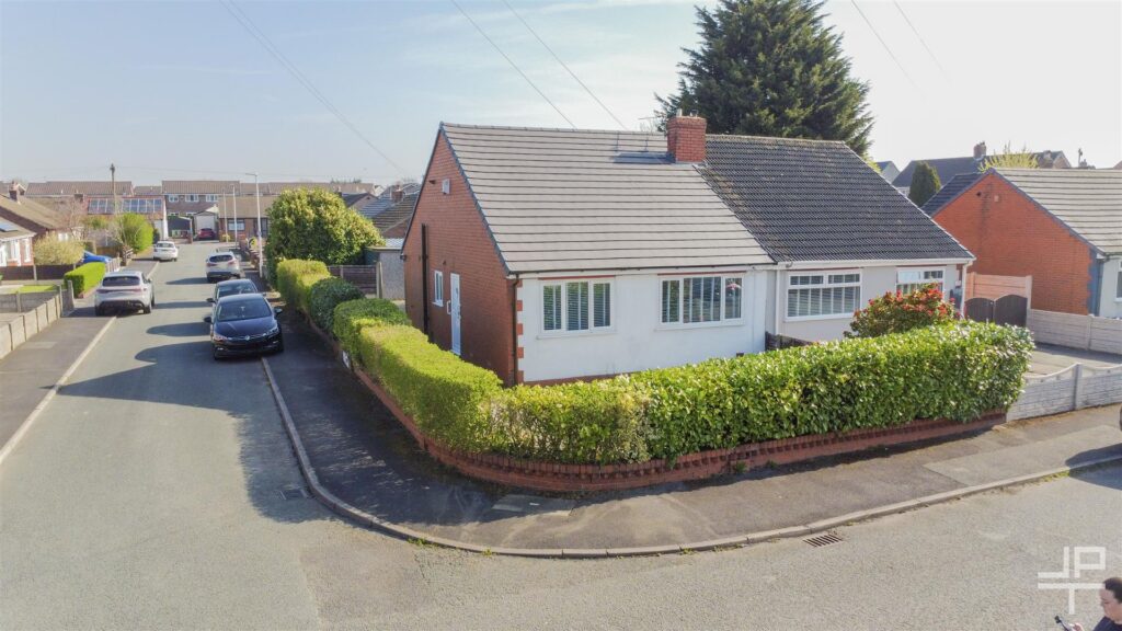 Tewkesbury Road, Golborne, Warrington, WA3 3LZ