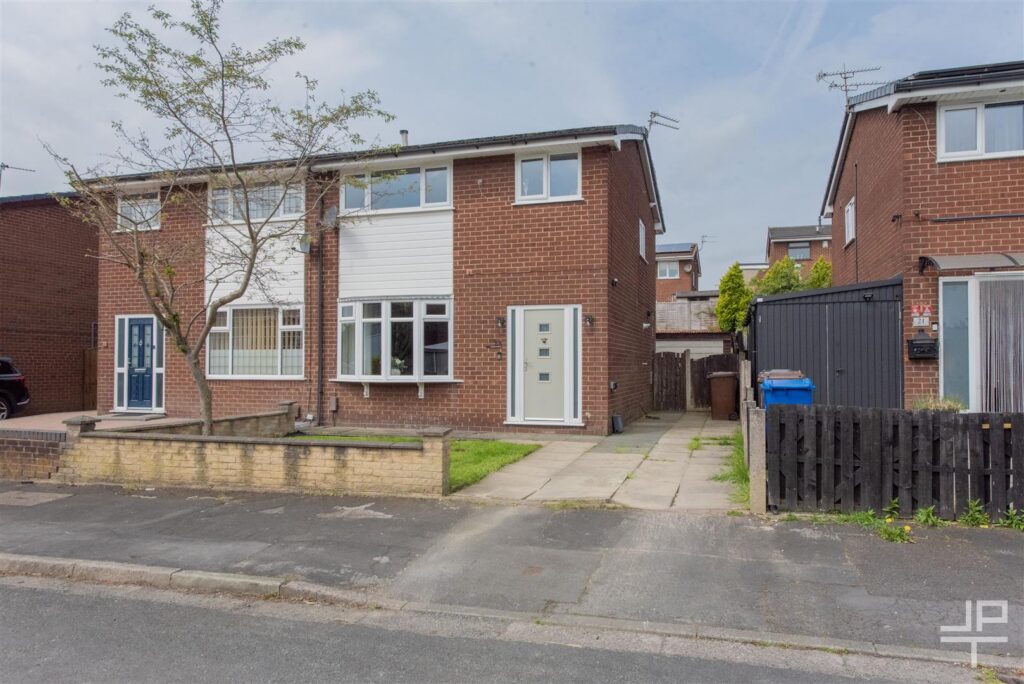Hillside Avenue, Atherton, Manchester, M46 9LX