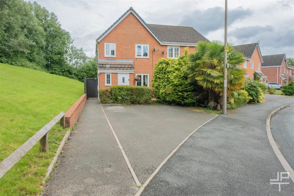 Ledgard Avenue, Leigh, WN7 4BG