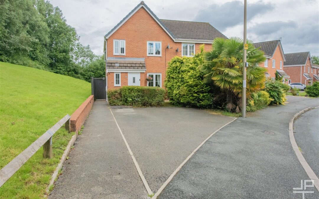 Ledgard Avenue, Leigh, WN7 4BG