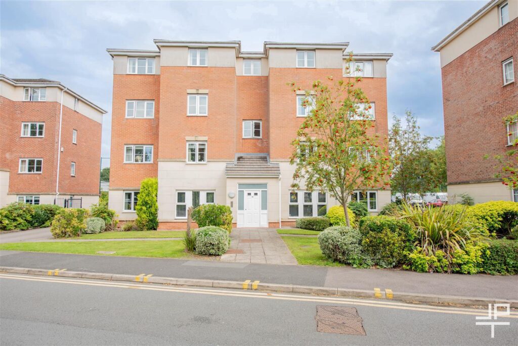 Ledgard Avenue, Leigh, WN7 4BG