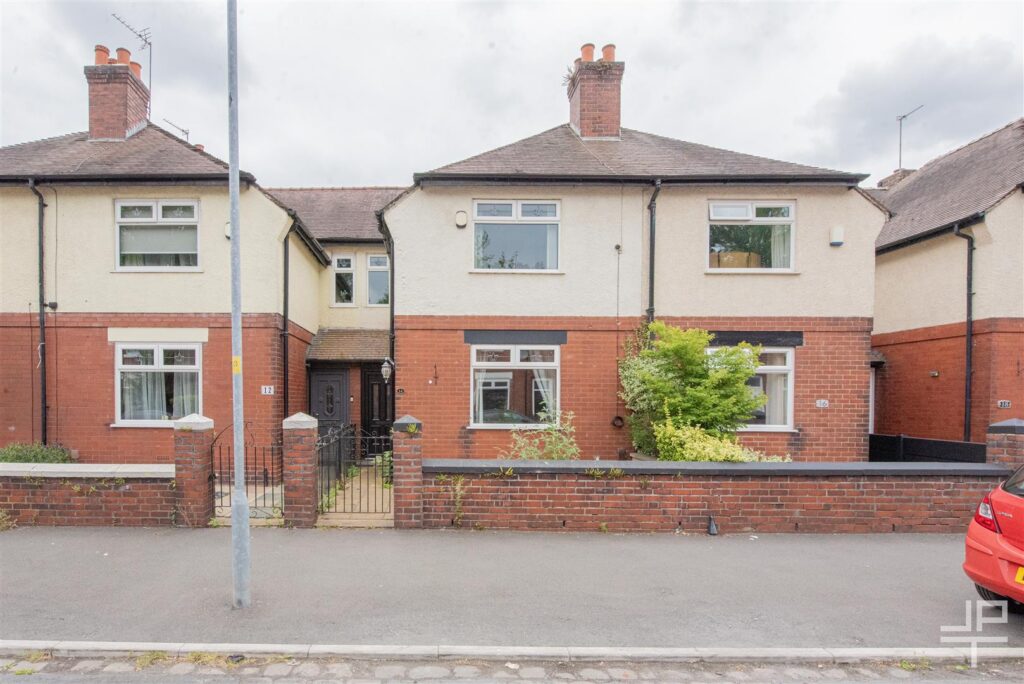 Lightburne Avenue, Leigh, WN7 3JG
