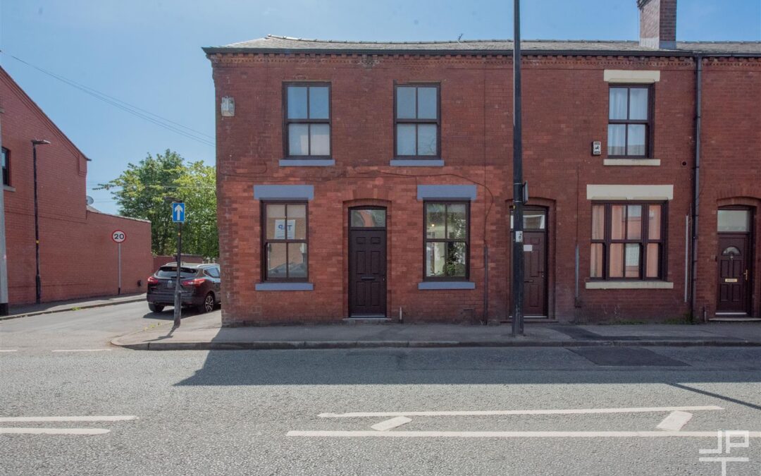 Firs Lane, Leigh, WN7 4SU